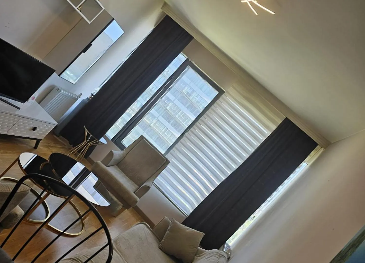 Outstanding 1+1 Bedroom Suite Apartment Available Stambuł 0*,  Turcja